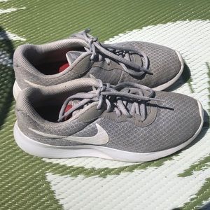 Nike Tanjun shoes